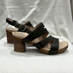 Dansko Ashlee Olive Leather Sandals 39 or 9